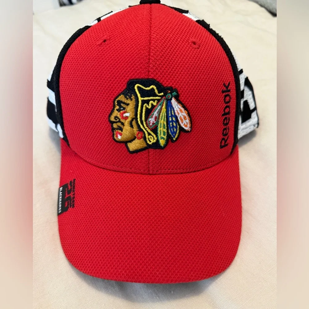 Reebok Chicago Blackhawks NHL Youth Hat Center Ice Collection Red Flex Fit Cap